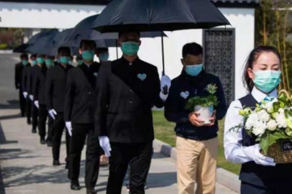 骨灰盒撑伞的民俗寓意