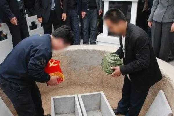 迁墓骨灰盒更换流程 迁墓骨灰盒更换流程