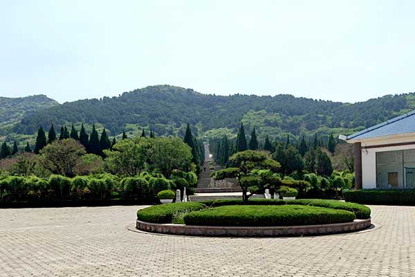 济南双峰山陵园 济南双峰山陵园